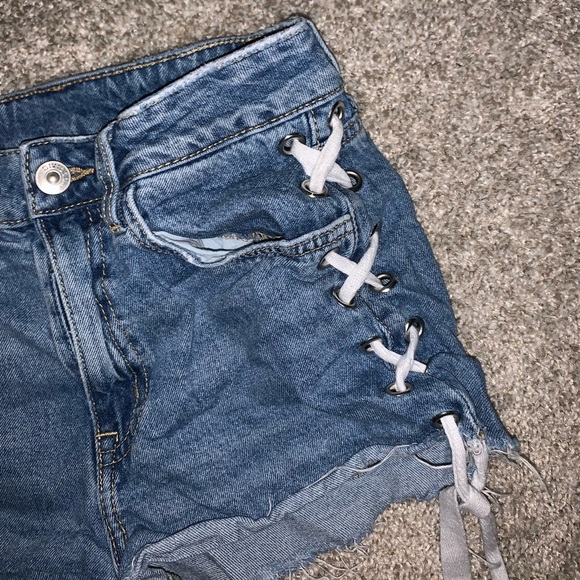 Divided H&M Blue & White Laced Jean shorts size 4 - Picture 5 of 10